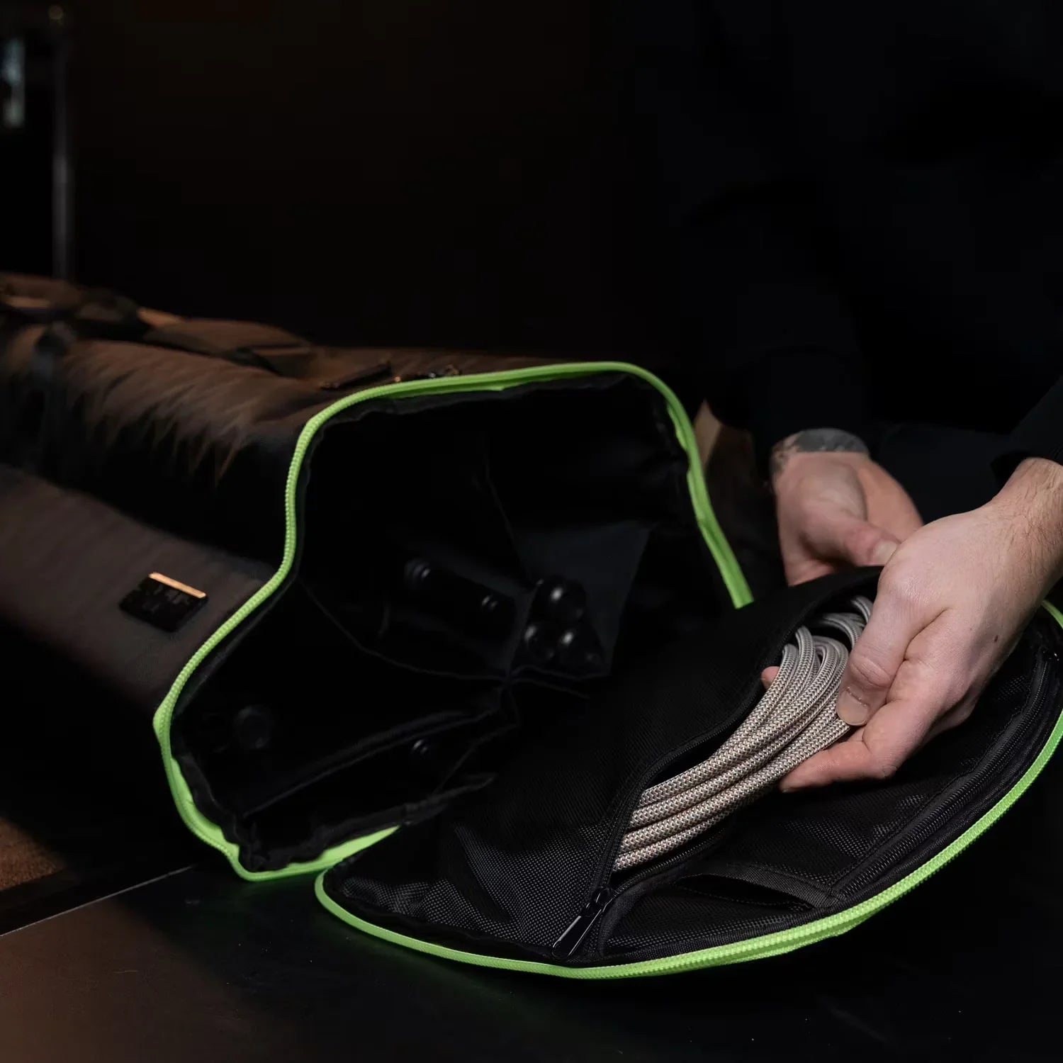 Gravity TBG MS 6 B Touring transport bag for up to six microphone stands, rollable