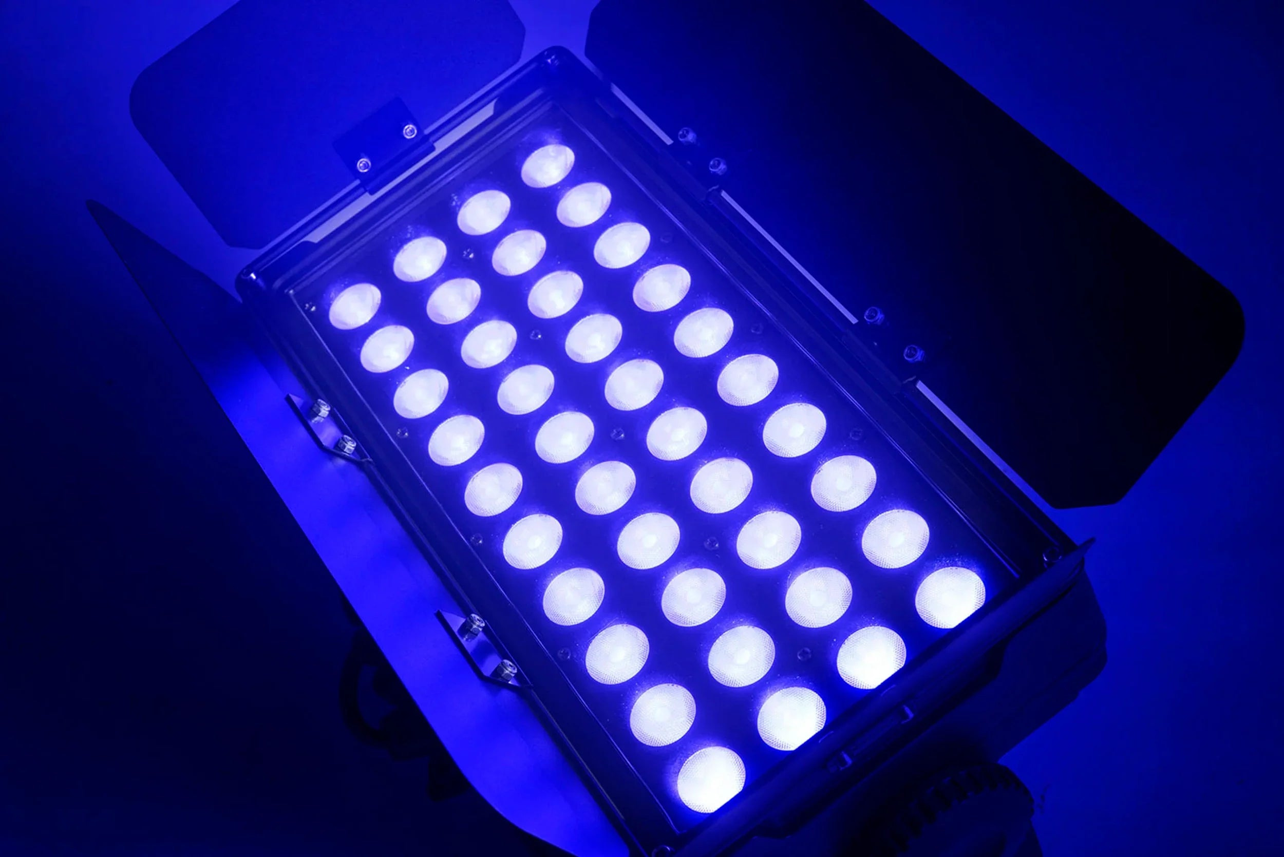 Algam Lighting FL600V-IP 40 X 15W IP65 Outdoor LED Wash Projector