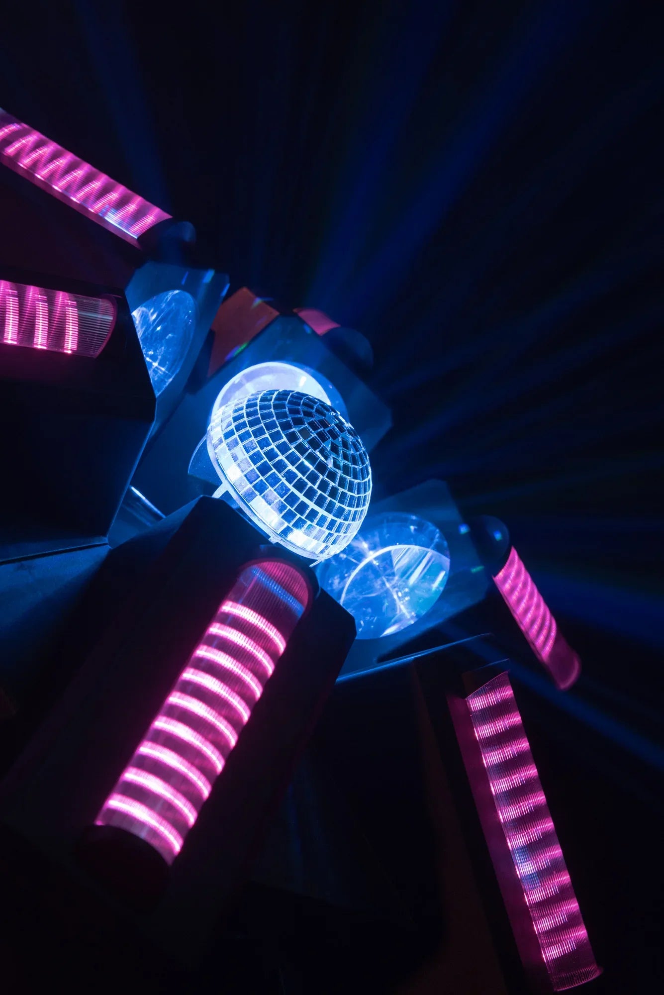 Showtec Typhoon 640 6x RGBW LED mirror ball light effect