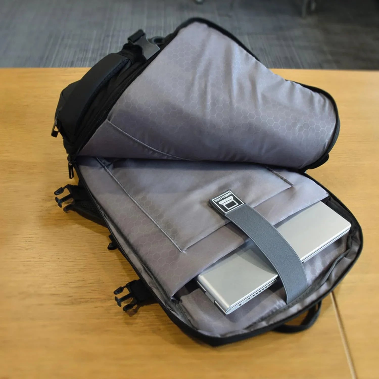 Citronic DJ Laptop Bag with USB port Backpack - DY Pro Audio