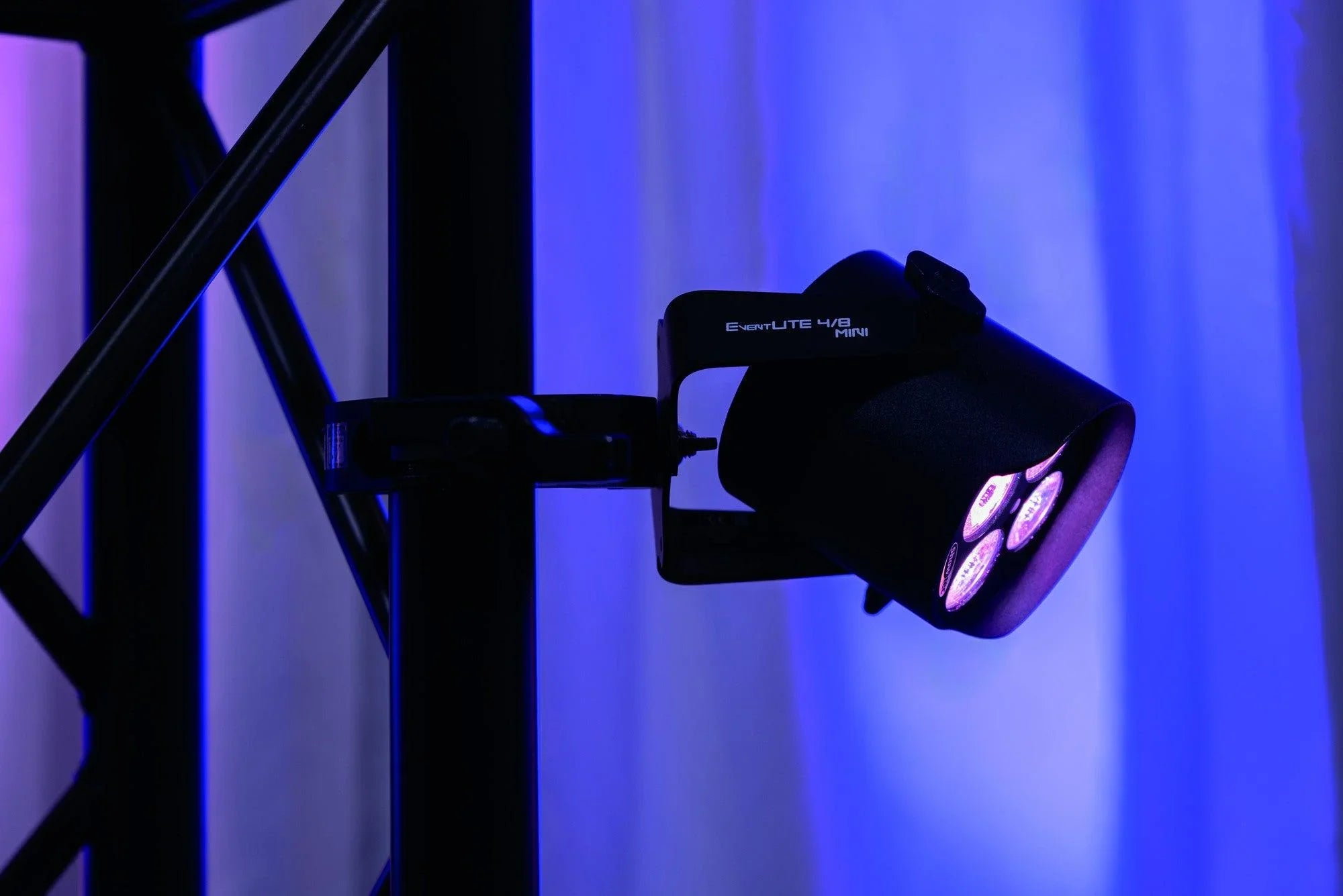 Showtec EventLITE 4/8 Mini Q6 IP65 Mobile Spot Light - black - DY Pro Audio