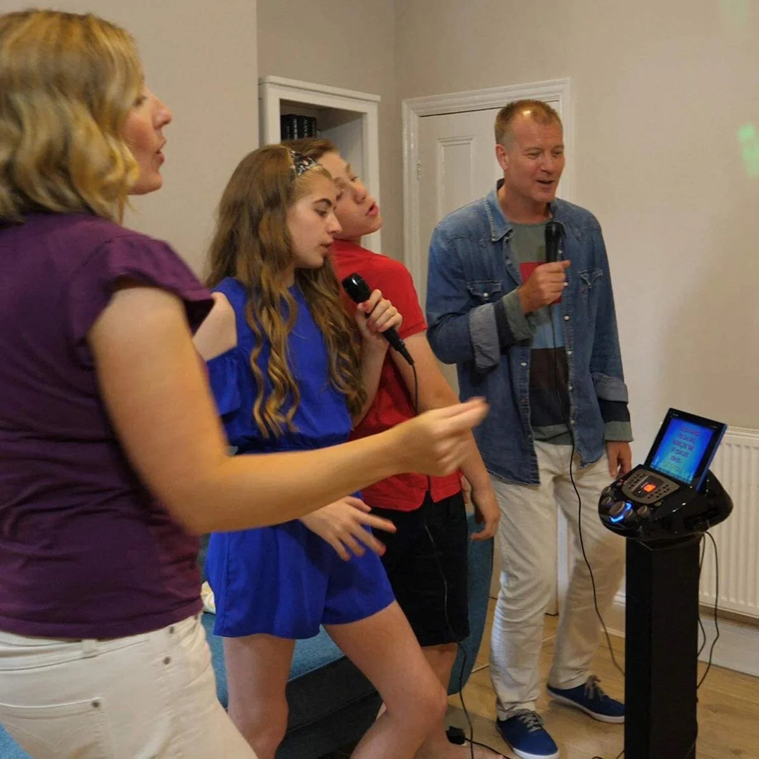 Easy Karaoke EKS828-BT Bluetooth Pedestal Karaoke System - DY Pro Audio