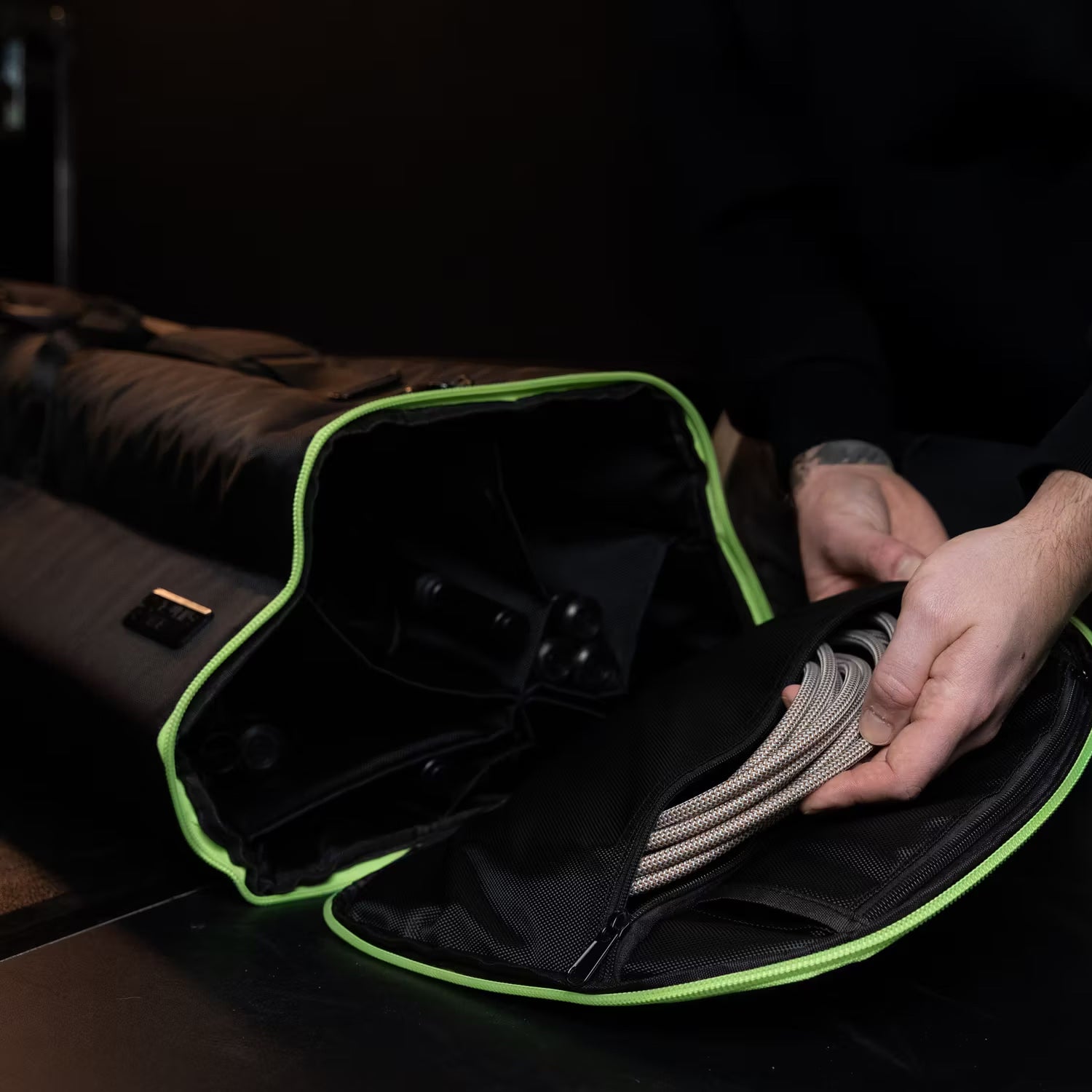 Gravity TBG MS 6 B Touring transport bag for up to six microphone stands, rollable
