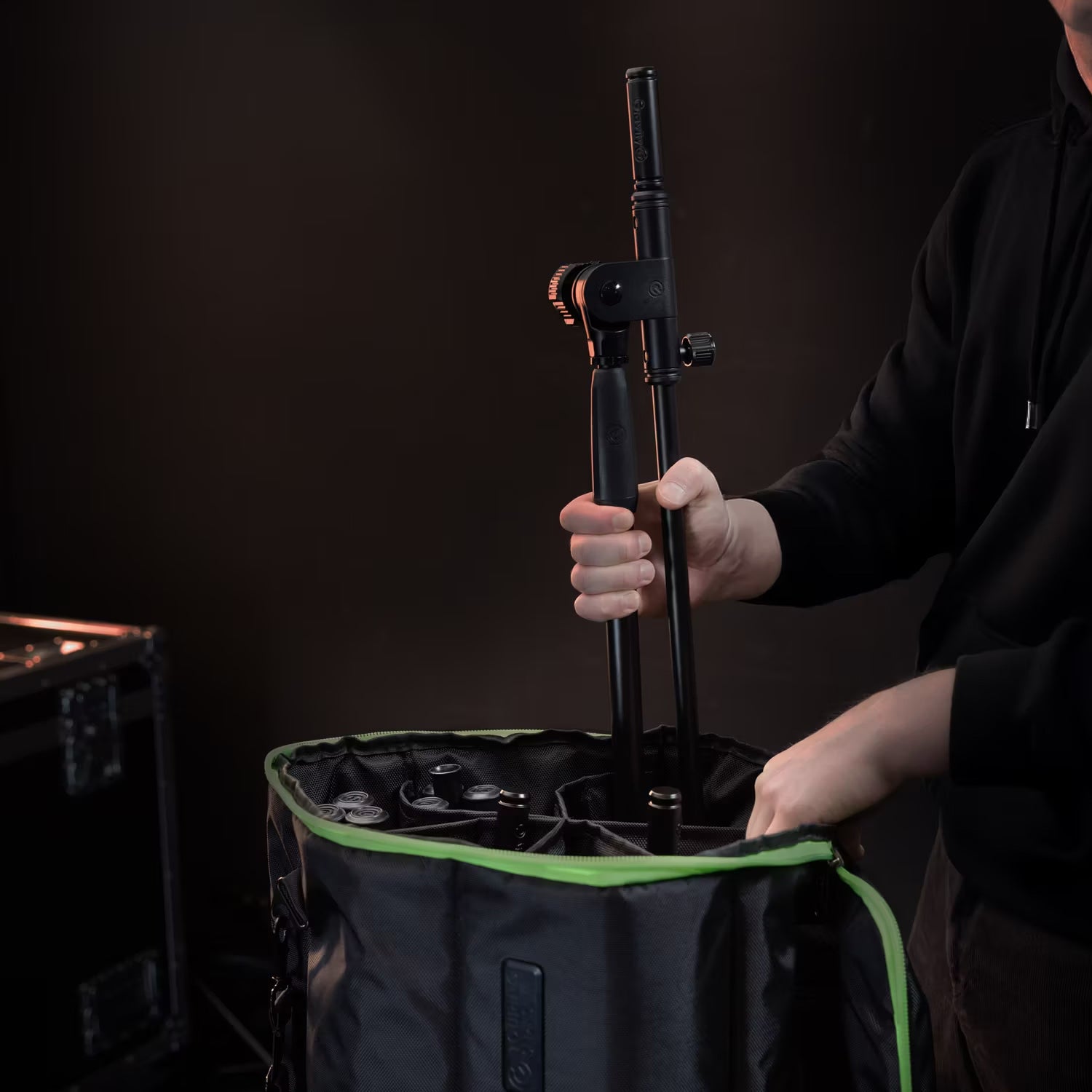 Gravity TBG MS 6 B Touring transport bag for up to six microphone stands, rollable