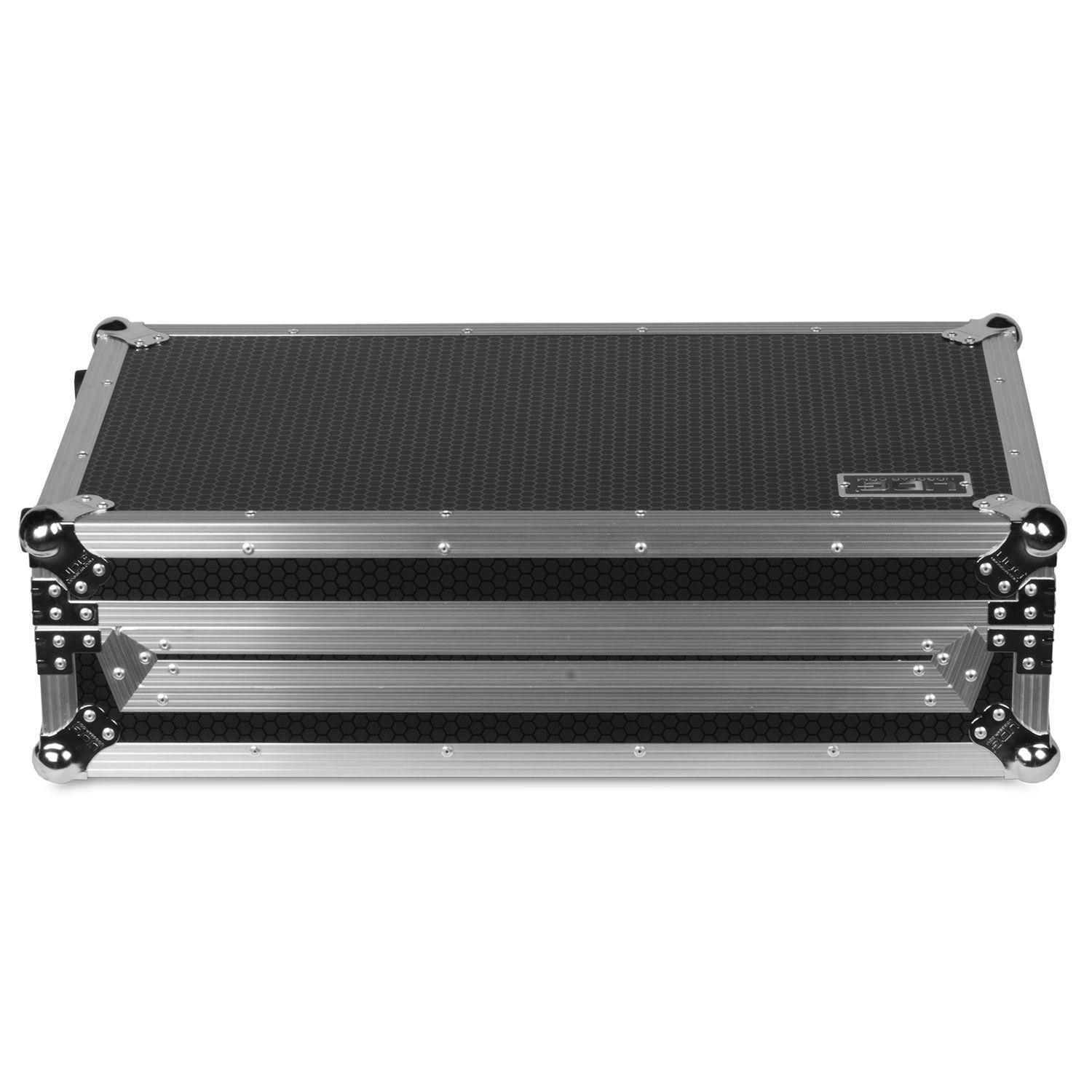 UDG Ultimate Flight Case Pioneer DDJ-1000 Silver Plus (Laptop Shelf + Wheels) - DY Pro Audio